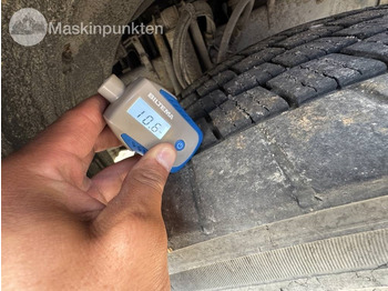 Container transporter/ Swap body truck Volvo FM 440 CAMELEONT + BERFLAK + BETONGBLANDARE: picture 5