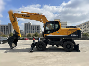 Wheel excavator HYUNDAI