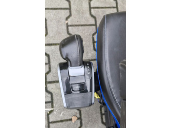 Cab and interior VOLVO FH5 FM5 FOTEL KIEROWCY UK: picture 5 Cab and interior VOLVO FH5 FM5 FOTEL KIEROWCY UK: picture 5