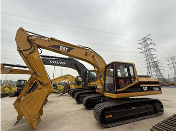 Crawler excavator CATERPILLAR 320b: picture 2