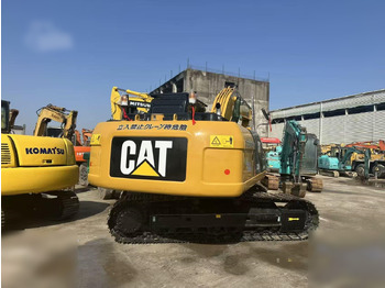 Crawler excavator CATERPILLAR 320D2L: picture 2