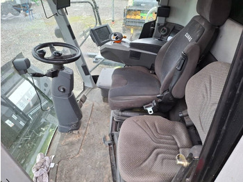 Combine harvester Claas Lexion 740: picture 5