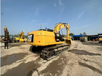 Crawler excavator CATERPILLAR: picture 2