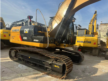 Crawler excavator CATERPILLAR 320D: picture 3