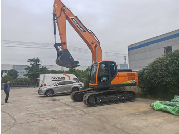 Crawler excavator DOOSAN DX205: picture 2