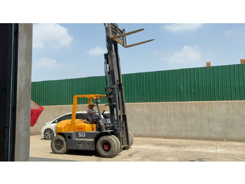 Diesel forklift TCM