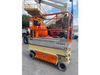 Scissor lift JLG