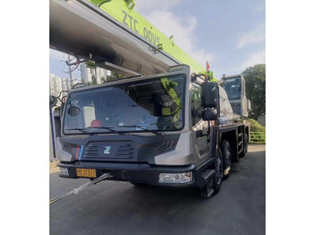 All terrain crane ZOOMLION ZTC700V