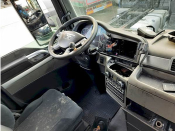 Interior photo 1: Tractor unit MAN TGX 18.400 Interior photo 1: Tractor unit MAN TGX 18.400