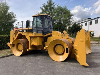 Compactor CATERPILLAR