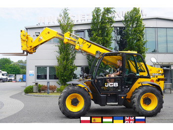 Telescopic wheel loader JCB
