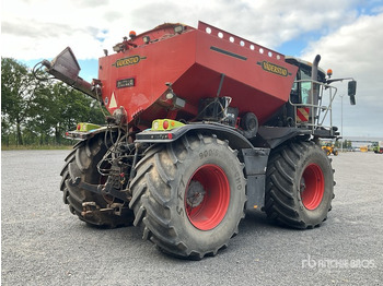 Farm tractor 2011 Claas Xerion 3800 Saddle Trac 4WD Tractor: picture 4