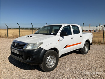 Pickup truck TOYOTA Hilux