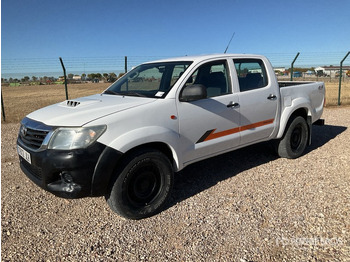 Pickup truck TOYOTA Hilux