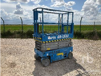 Scissor lift GENIE