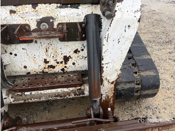 Compact track loader 2003 Bobcat T300 Compact Track Loader: picture 4 Compact track loader 2003 Bobcat T300 Compact Track Loader: picture 4