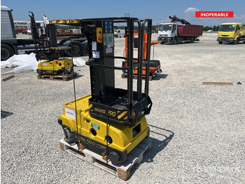Vertical mast lift
