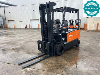 Electric forklift DOOSAN