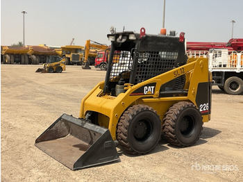 Skid steer loader CATERPILLAR 226