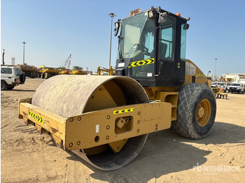 Compactor CATERPILLAR