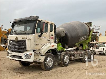 Concrete mixer truck SINOTRUK HOWO