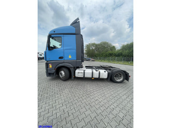 Tractor unit MERCEDES-BENZ Actros 1842