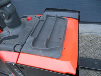 Pallet truck Toyota LPE 250: picture 5