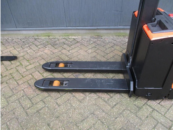 Stacker Toyota SWE 080L: picture 3