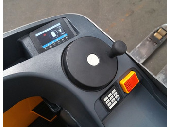 Pallet truck Jungheinrich ESE120: picture 5