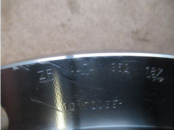 New Axle and parts for Construction machinery New Holland 47767399: picture 3