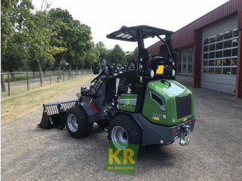 New Compact loader G2200E Giant: picture 4