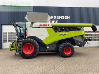 Combine harvester CLAAS Lexion