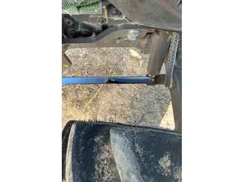 Farm tractor CLAAS nexos 240 l cabine: picture 4