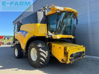 Combine harvester NEW HOLLAND CR9070