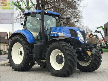 Farm tractor NEW HOLLAND T7.200