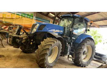 Farm tractor NEW HOLLAND T7.220