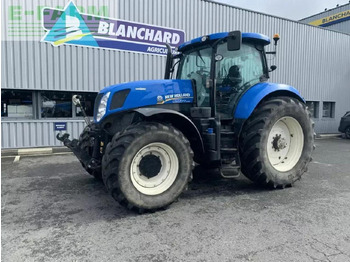 Farm tractor NEW HOLLAND T7.235