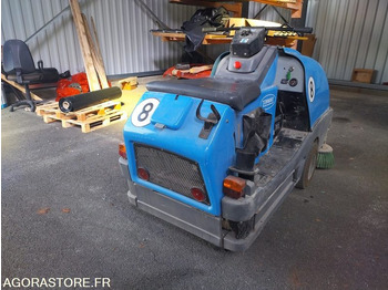 Balayeuse aspiratrice de trottoirs TENNANT LITTER HAWK 4100 on lease Balayeuse aspiratrice de trottoirs TENNANT LITTER HAWK 4100: picture 2