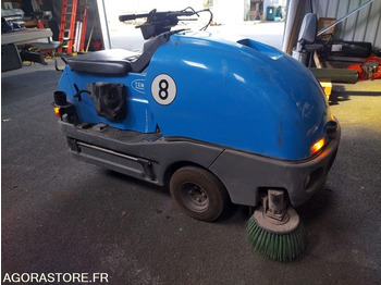 Balayeuse aspiratrice de trottoirs TENNANT LITTER HAWK 4100 on lease Balayeuse aspiratrice de trottoirs TENNANT LITTER HAWK 4100: picture 1