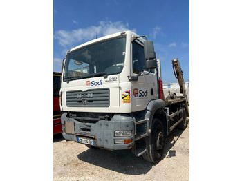 Skip loader truck MAN