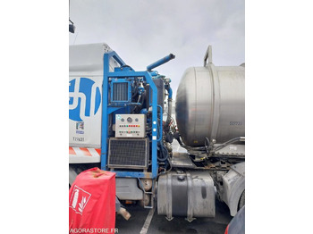 Tractor unit Tracteur RENAULT ADR pompe anneau liquide - 2003/ 808 664KM (ACCIDENTE): picture 4