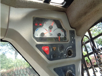 Skid steer loader JCB 135 R: picture 2