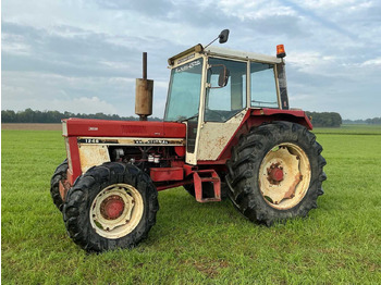 Farm tractor International 1246: picture 2