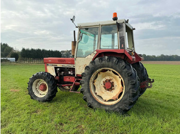 Farm tractor International 1246: picture 3