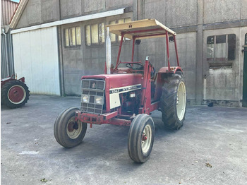 Farm tractor INTERNATIONAL