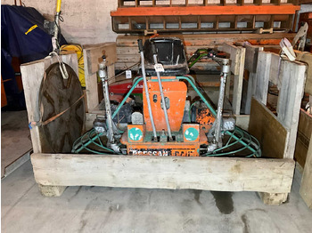 Power trowel