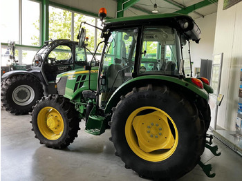 Farm tractor John Deere 5075E: picture 3