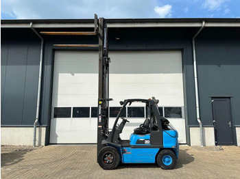 LPG forklift Nissan UGD02A30P0 3 ton Triplex Freelift LPG Heftruck: picture 2