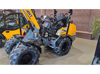 Compact loader GIANT