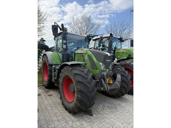 Farm tractor FENDT 718 Vario